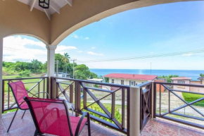 Oceanview Terrace I Full Kitchen I Steps to Beach I WiFi